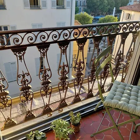 3 Pieces Plein Vieil Appartement *